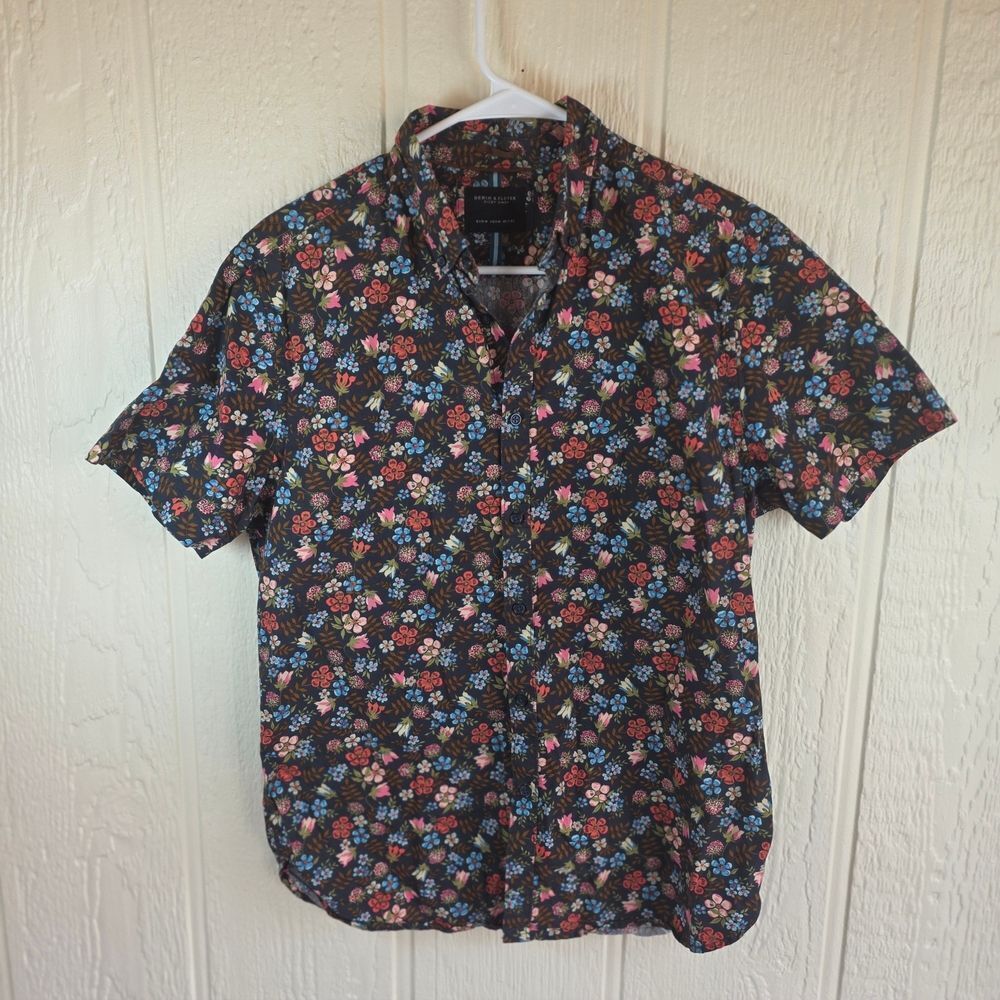 Men's Denim & Flower Vibrant Floral Casual Button Down Shirt, Size Small